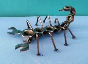 Scorpion en boulons