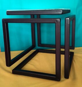 La table casse tête avec vitre en verre / Hauteur et Largueur 46 cm / Longueur 56 cm